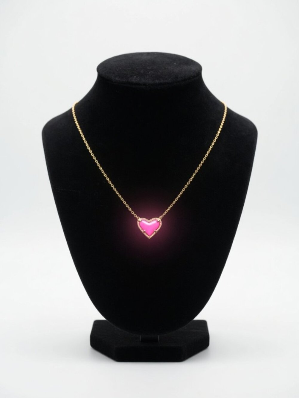 NWT Kendra Scott Ari Heart Gold Pendant Necklace in Neon Pink